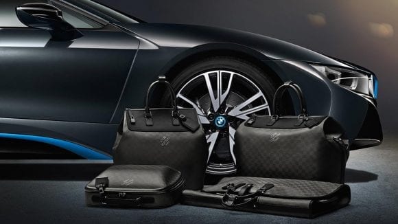 Louis Vuitton creează o colecţie specială de genți pentru BMW i8