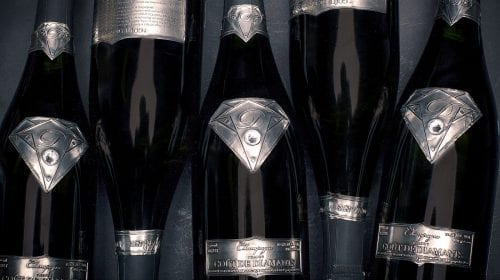 Cea mai scumpă sticlă  de șampanie în 2018 – 2013 Taste of Diamonds:  2,07 milioane de dolari