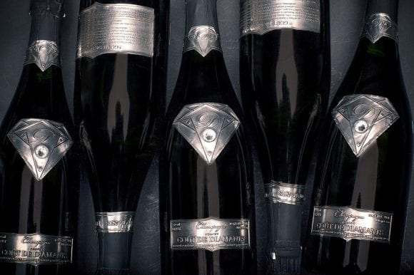 Cea mai scumpă sticlă  de șampanie în 2018 – 2013 Taste of Diamonds:  2,07 milioane de dolari