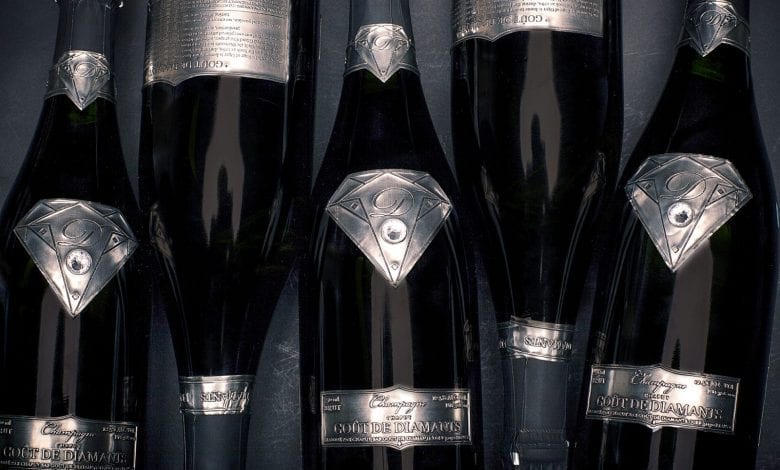 Cea mai scumpă sticlă de șampanie în 2018 – 2013 Taste of Diamonds: 2,07 milioane de dolari