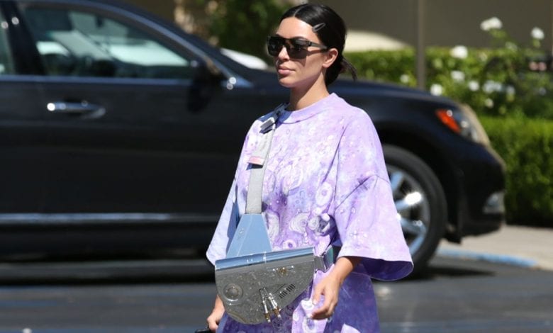 Kim Kardashian West poartă DiorxSorayama Saddle Bag