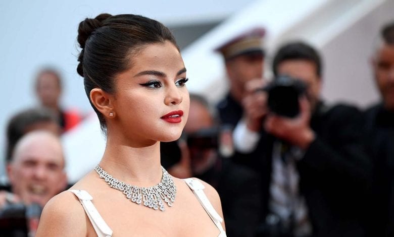 Selena Gomez se lansează în industria de beauty