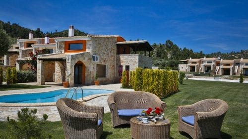 Explorați paradisul secret din Halkidiki, la Nefeli Villas and Suites