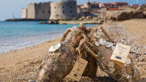 O vinărie subacvatică din Croația depozitează sticle de vin în Marea Adriatică