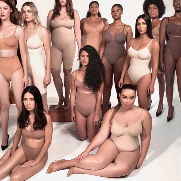 Kim Kardashian a cedat la presiunea fanilor și a schimbat numele unui nou brand de îmbrăcăminte