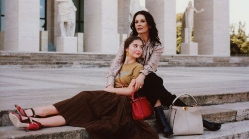 Catherine Zeta Jones și fiica sa, Carys, sunt vedetele campaniei pentru Peekaboo by Fendi