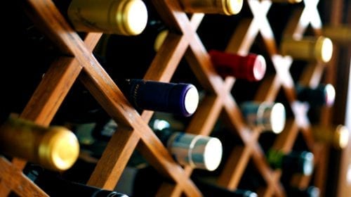 Cum să depozitezi corect vinurile de epocă