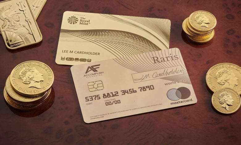 Raris, primul card bancar fabricat din aur masiv