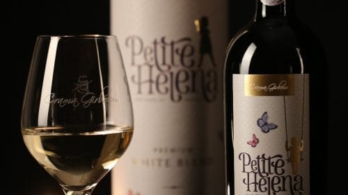 Petite Helena, vinul care începe cu inocență, zâmbete și fluturi!