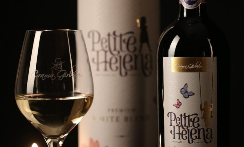 Petite Helena, vinul care începe cu inocență, zâmbete și fluturi!