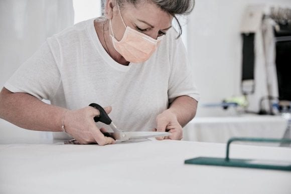 Louis Vuitton și-a redeschis atelierul pentru a confecționa echipamente de protecție pentru medici
