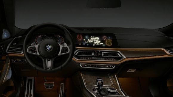 BMW – Mașina care îți urează „Sărbători fericite”, și în România