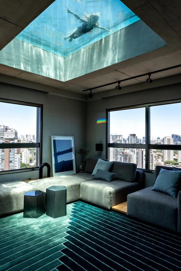 Așa arată un penthouse în Sao Paulo cu piscină pe tavan