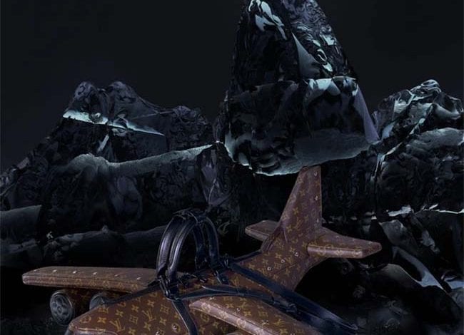 O geantă de mână Louis Vuitton care are forma unui avion se vinde cu suma de 39.000 de dolari