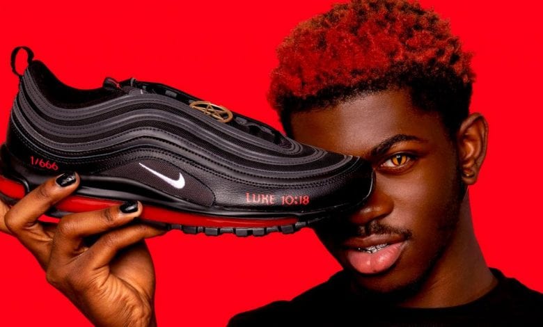 Nike a dat în judecată brand-ul care a realizat „Satan Shoes” injectați cu sânge uman. Cum arată aceștia