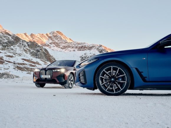 Vacanţă în Austria pentru BMW iX şi BMW i4: puterea electrică testată la mare altitudine, pe zăpadă şi gheaţă