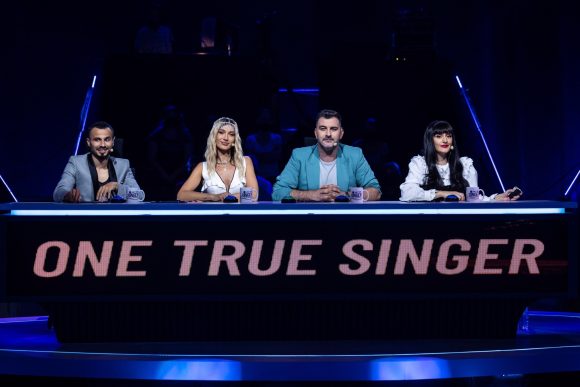 HBO MAX dezvăluie juriul, prezentatorul și moderatorii ONE TRUE SINGER, primul reality-show de talente produs de Max Original în România