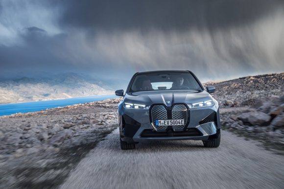 BMW Group accelerează ritmul rapid de creştere în mobilitatea electrică şi dublează vânzările de automobile electrice în primul trimestru