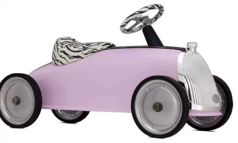 Copiii vor adora noua mașină de jucărie de la Saint Laurent