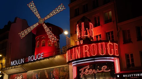 Moulin Rouge din Paris deschide moara de vânt pentru oaspeți