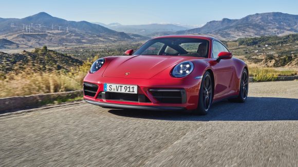 Porsche își crește veniturile din vânzări și profitul operațional