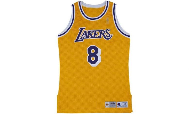 Un tricou Kobe Bryant a fost vândut pentru 2,73 milioane de dolari