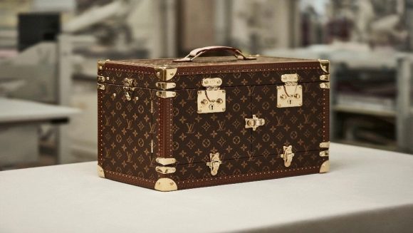 Louis Vuitton își onorează originile cu noul Vanity Mahjong