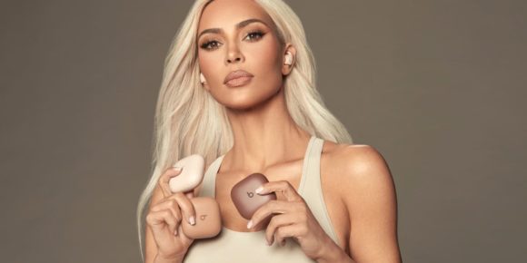 Kim Kardashian și Beats lansează o linie de căști Pro