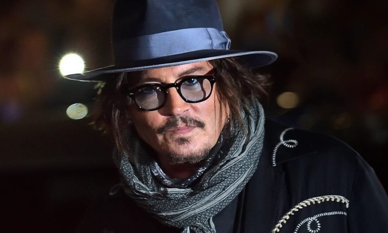 Johnny Depp se întoarce pe scaunul de regizor după 25 de ani