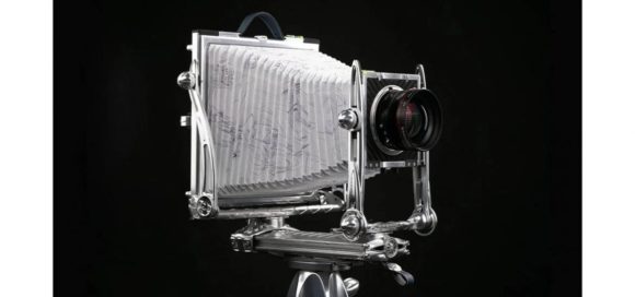 Pagani a creat un aparat foto analog de 75.000 USD