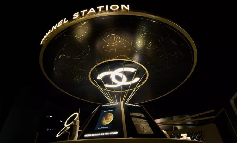 Chanel a lansat un pop-up store sub formă de stație spațială