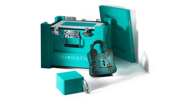 Tiffany & Co. lansează o brățară în ediție limitată pentru sărbători