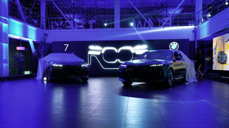 De 7 ori 7 - o şedinţă foto unică despre evoluţia limuzinei de lux BMW