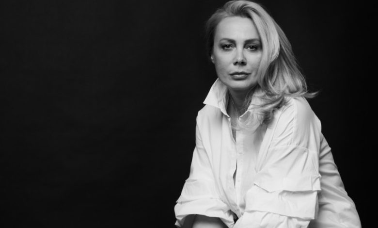 Dana Săvuică: „A fi persoană publică sau formator de opinie vine cu o responsabilitate enormă”