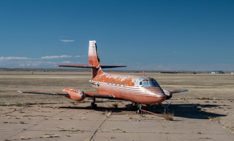 Un avion din colecția lui Elvis Presley a stat în deșert timp de 40 de ani
