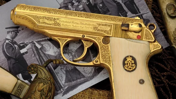 Pistolul de aur al Regelui Carol al II-lea al României este scos la licitație