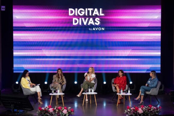 Fii parte a fenomenului Digital Divas