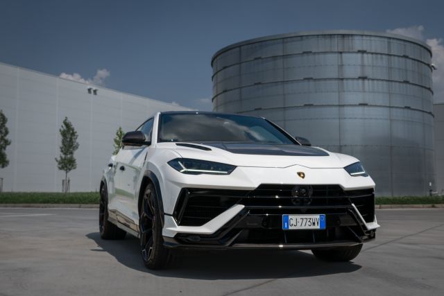Test Drive Lamborghini Urus Performante