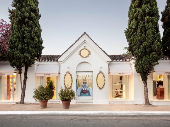 Loewe deschide un magazin exclusivist la Marbella Club