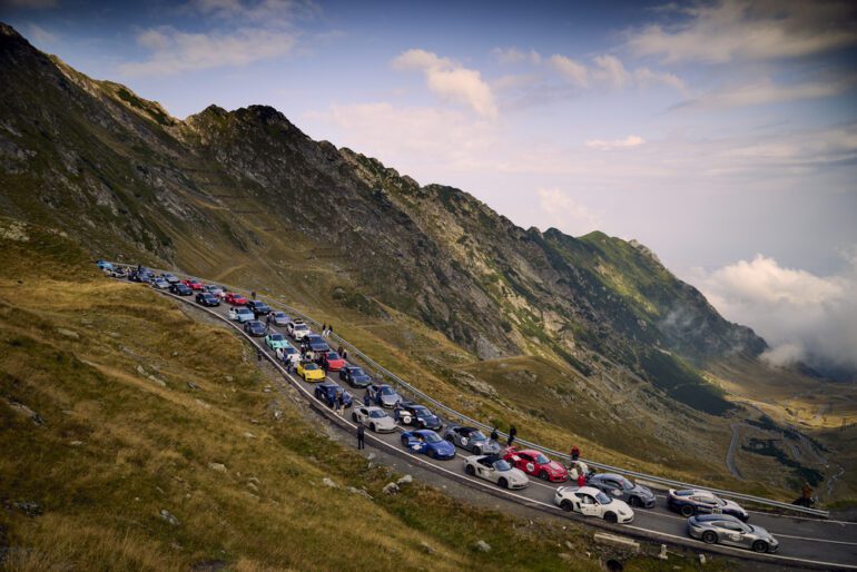 Porsche sărbătorește legendarul drum Transfăgărășan la cea de-a 50-a aniversare și oferă un Sneak Preview al celui mai nou 911 al său - Carrera 4 GTS